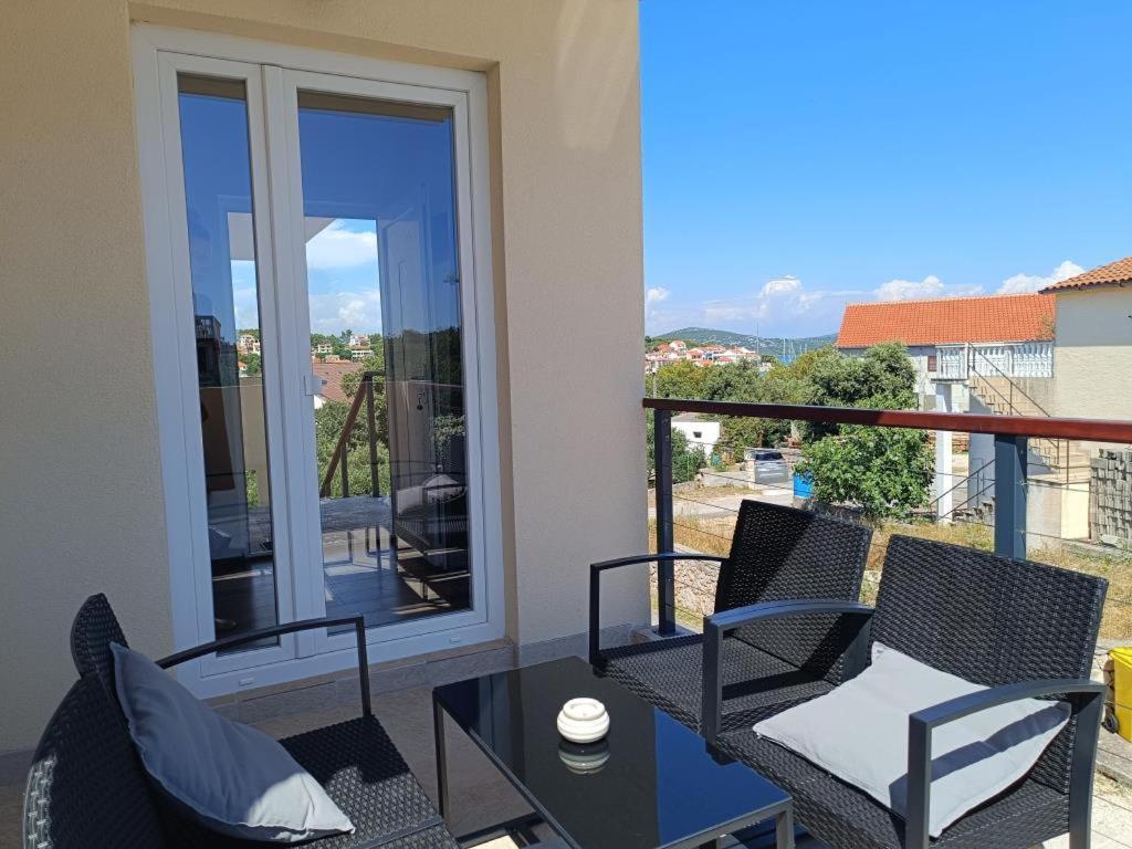 Apartment Dragana, Jezera, Island Murter Exterior photo