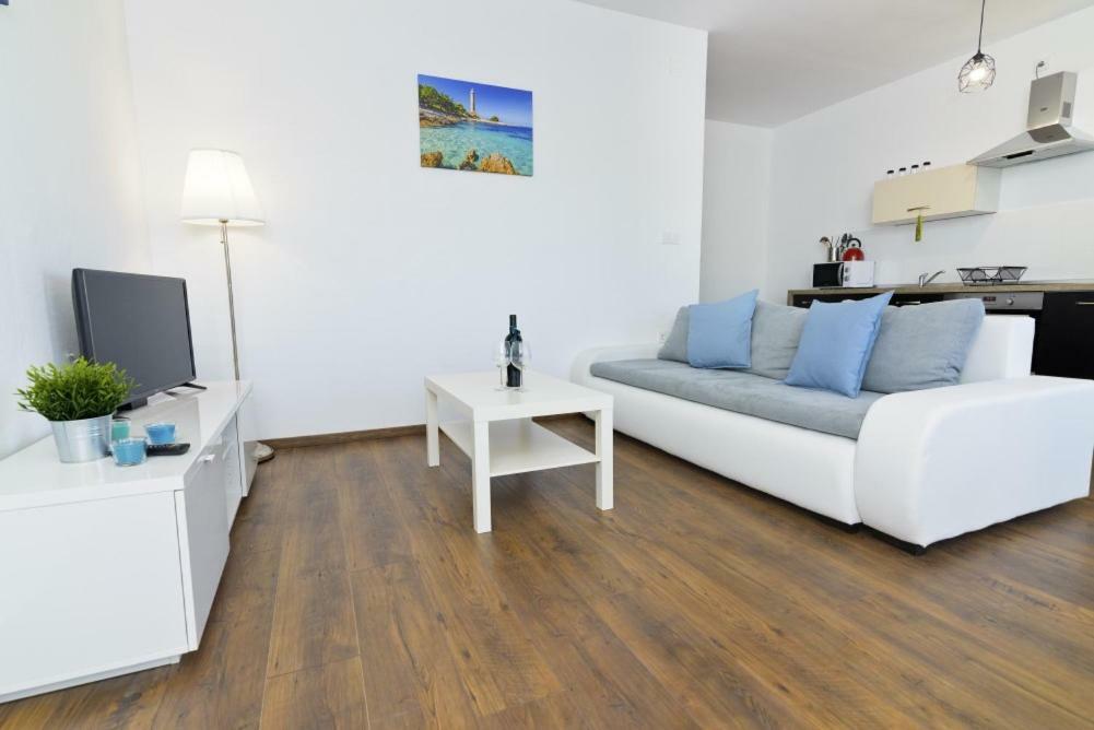 Apartment Dragana, Jezera, Island Murter Exterior photo