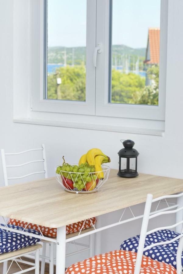 Apartment Dragana, Jezera, Island Murter Exterior photo