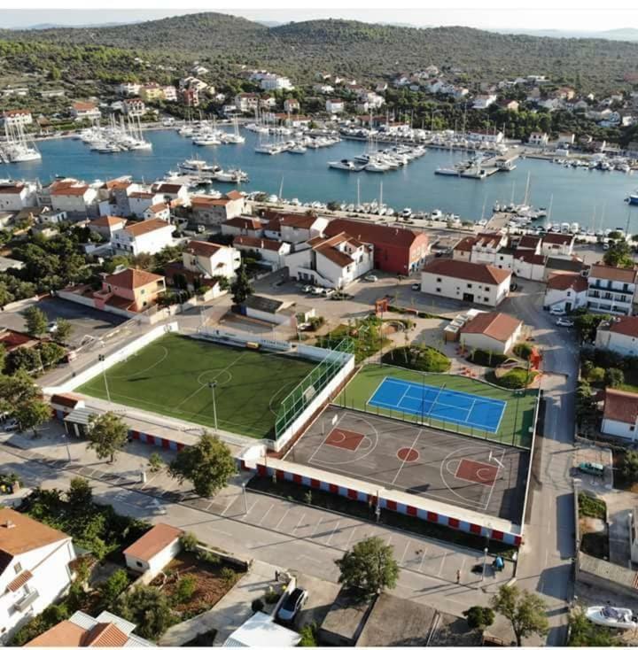 Apartment Dragana, Jezera, Island Murter Exterior photo